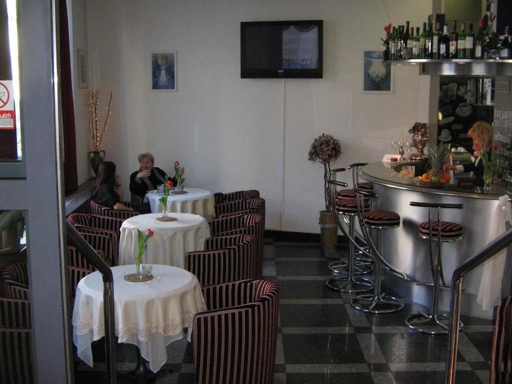 President Hotel Bratislava Bagian luar foto